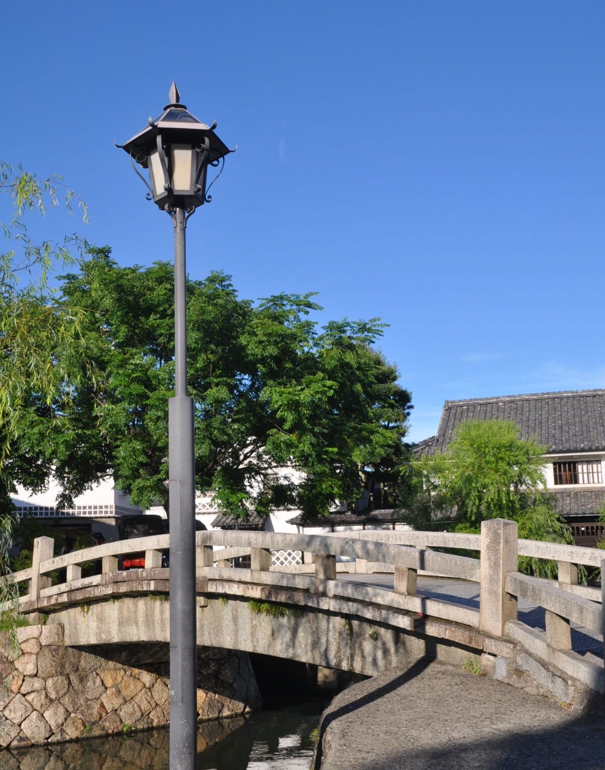 倉敷美観地区　中橋と街灯